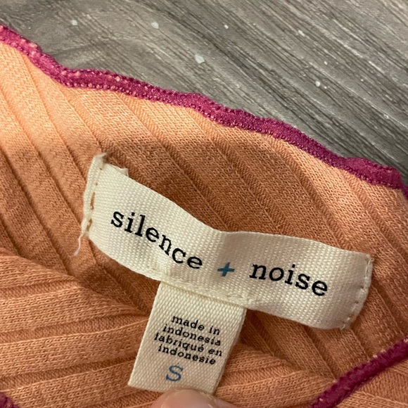 Silence + Noise - One Shoulder Ribbed Crop Top - Picture 3 of 3